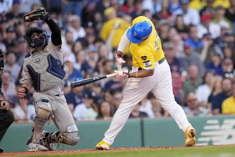 Rafael Devers Looks to Extend Hitting Streak Against Yankees’ Carlos Rodón on July 28