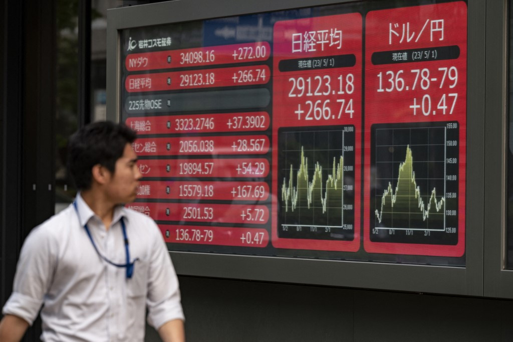 Japanese and Asia-Pacific Markets Plunge Amid Wall Street Sell-Off and Recession Fears