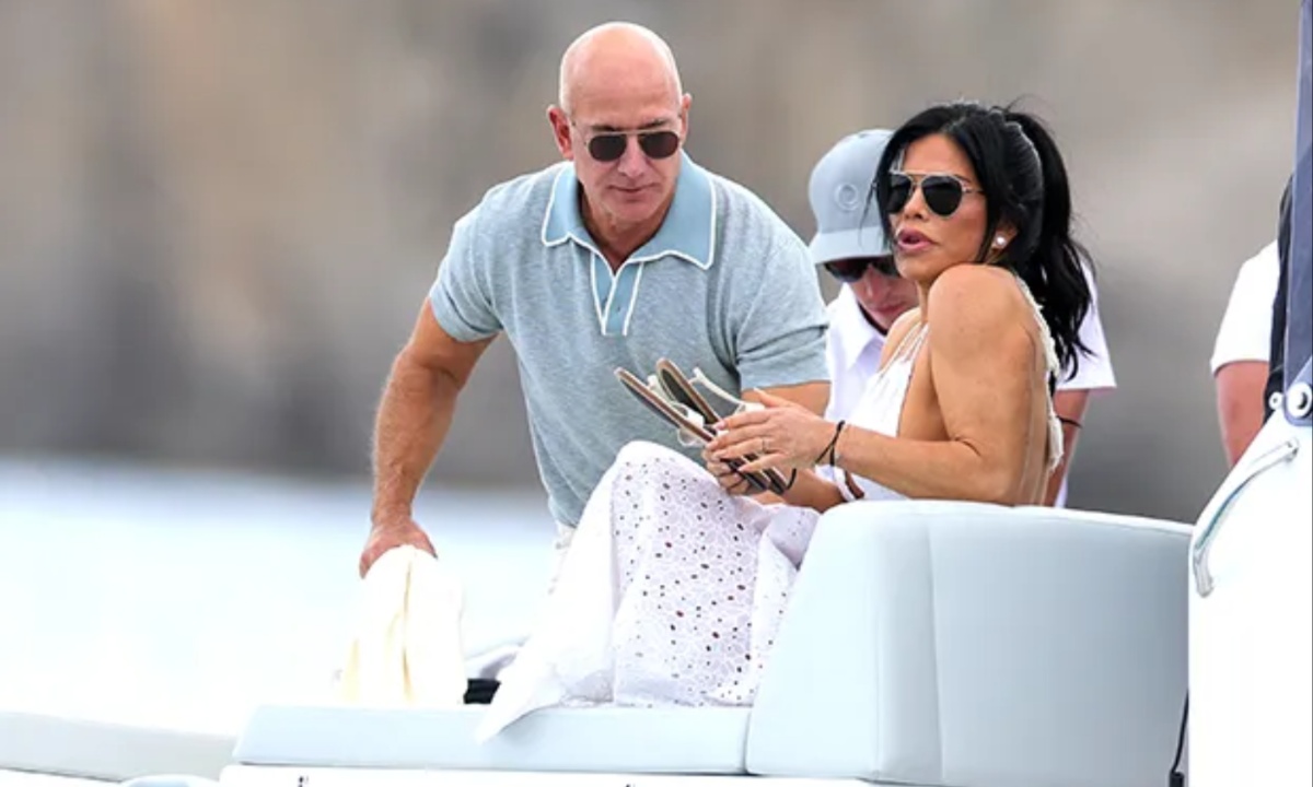 Jeff Bezos Skips Sardinian Beach Purchase During Luxurious Yacht Outing with Lauren Sanchez